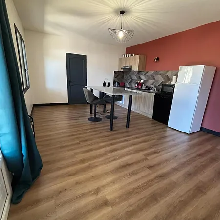 Un Air De Vic Avec Cour Privée Entre Uzès Et Nîmes Appartement