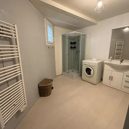 Avec Cour Privee Entre Uzes Et Nimes Апартаменты