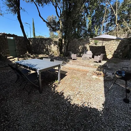 Апартаменты Avec Cour Privee Entre Uzes Et Nimes *