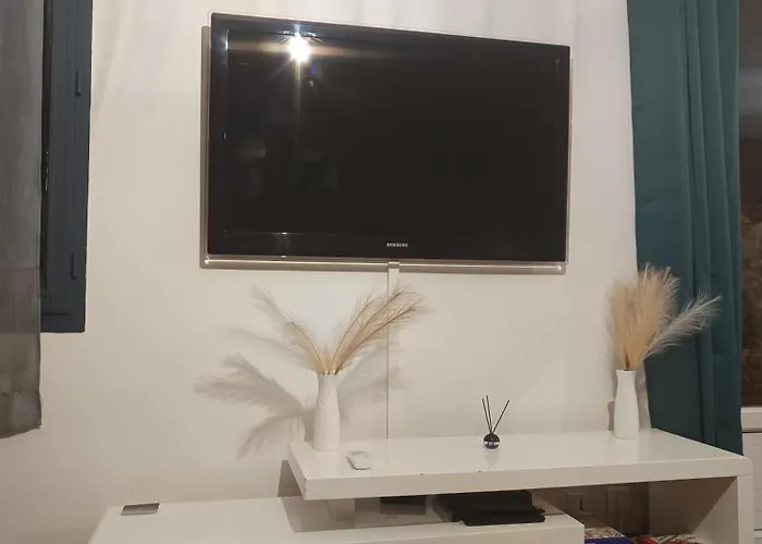 Appartement Un Air de Vic Appartement avec cour privée Entre Uzès et Nîmes *