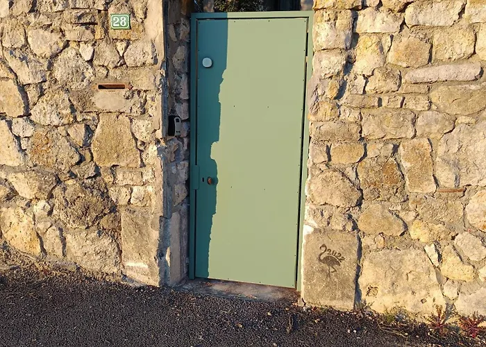 Un Air de Vic Appartement avec cour privée Entre Uzès et Nîmes