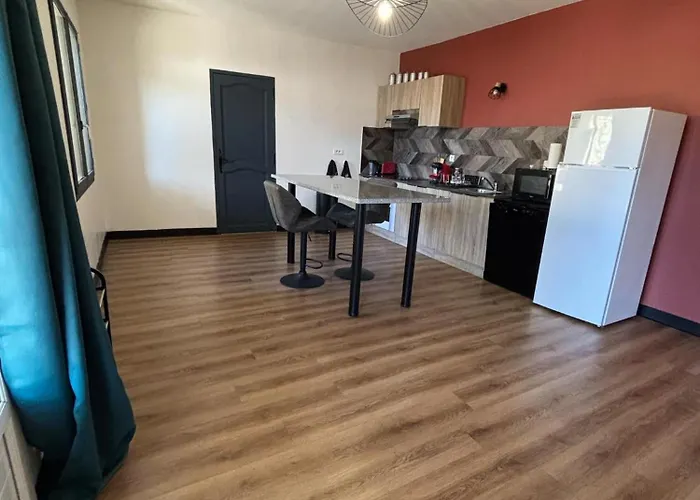 Un Air de Vic Appartement avec cour privée Entre Uzès et Nîmes Appartement