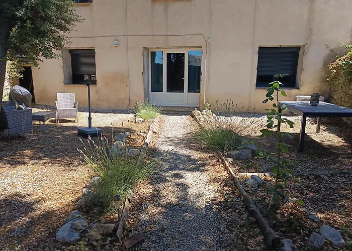 Un Air De Vic Appartement Avec Cour Privee Entre Uzes Et Nimes Lejlighed *